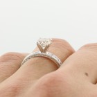 1.06 cts Round Cut Diamond in 18K White Gold Engagement Ring