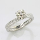 1.06 cts Round Cut Diamond in 18K White Gold Engagement Ring
