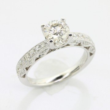 1.08 cts Round Cut Diamond set in 18K White Gold Engagement Ring