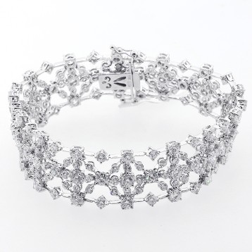 14.11 Cts Diamond Bracelet set in 18 K white gold