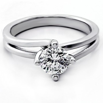 0.95 Cts Round Cut Diamond Engagement Ring set in 14K White Gold