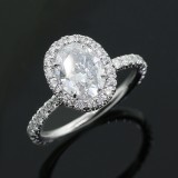 2.04 CTS OVAL CUT DIAMOND ENGAGEMENT RING SET IN PLATINUM