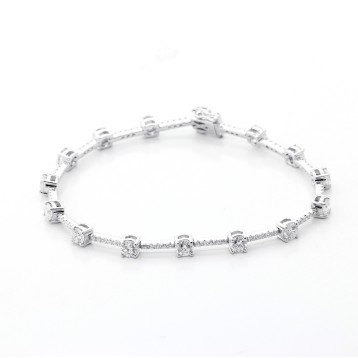 3.29 Ctw Diamond Bracelete Set in 14K White gold 3.29 Ctw Diamond Bracelete Set in 14K White gold