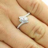 0.59 CTS ROUND CUT DIAMOND ENGAGEMENT RING SET IN 18K WHITE GOLD